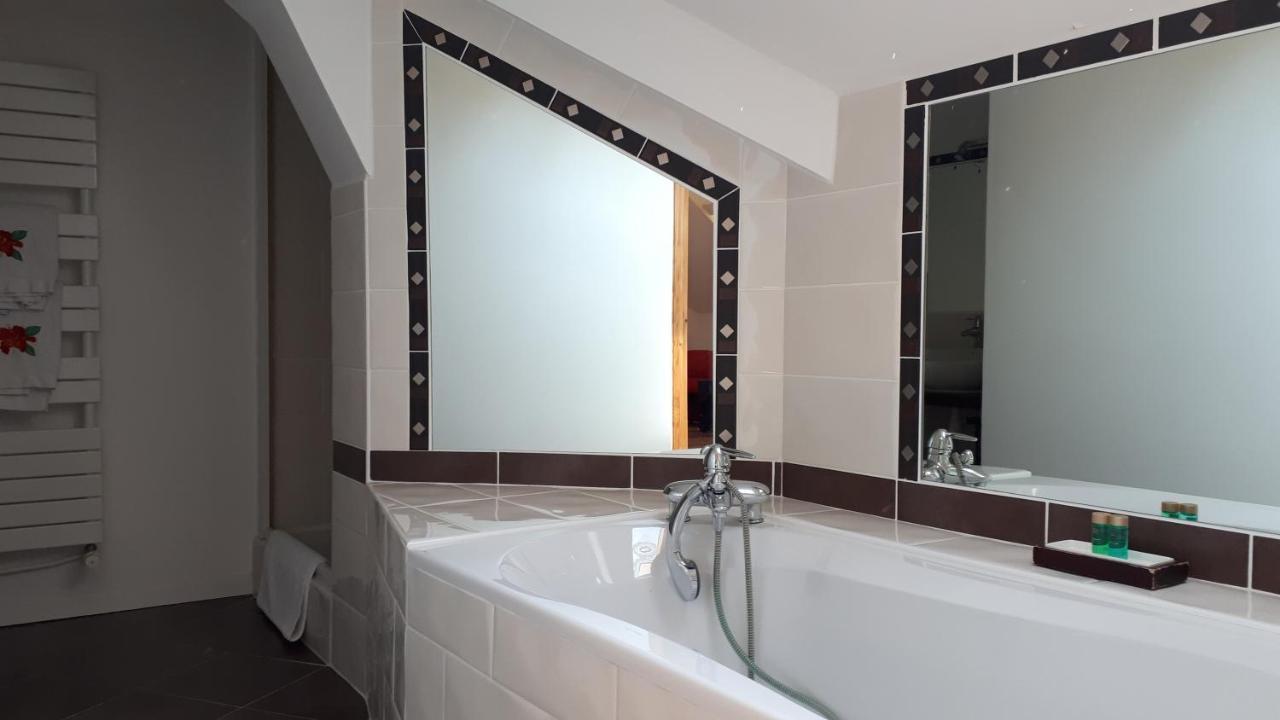 Domaine De Montvianeix Bed and Breakfast Saint-Victor-Montvianeix Εξωτερικό φωτογραφία