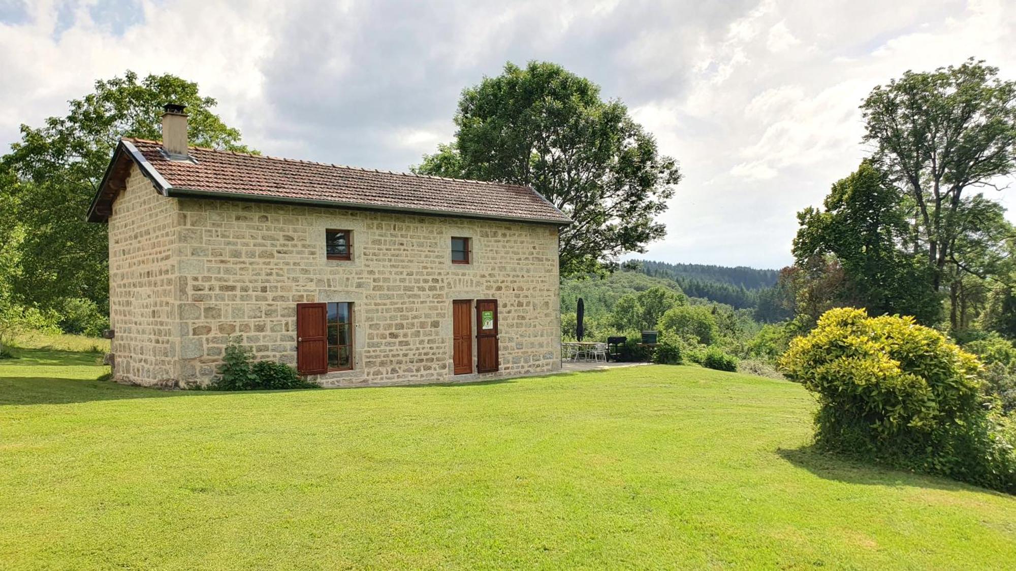 Domaine De Montvianeix Bed and Breakfast Saint-Victor-Montvianeix Εξωτερικό φωτογραφία